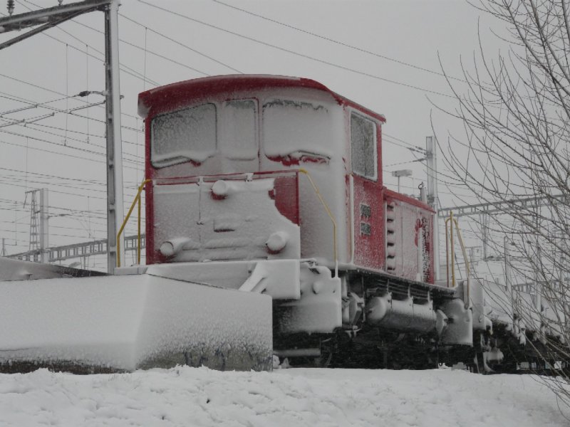 SBB  - Baudienst Diesellok Tm 2/2 9667 im Personenbahnhof von Biel / Bienne am 21.03.2008