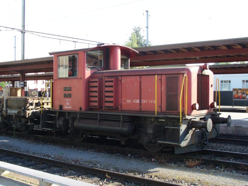 SBB - Baudienst Disellok Tm 2/2 8755 im Bahnhof Dietikon bei Rangierarbeiten am 10.05.2007
