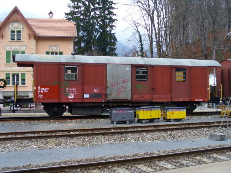 SBB - Baudiesntwagen/Werkzeugwagen X 40 85 94 45 153-1 Abgestellt in Reuchenette-Pery am 16.12.2007