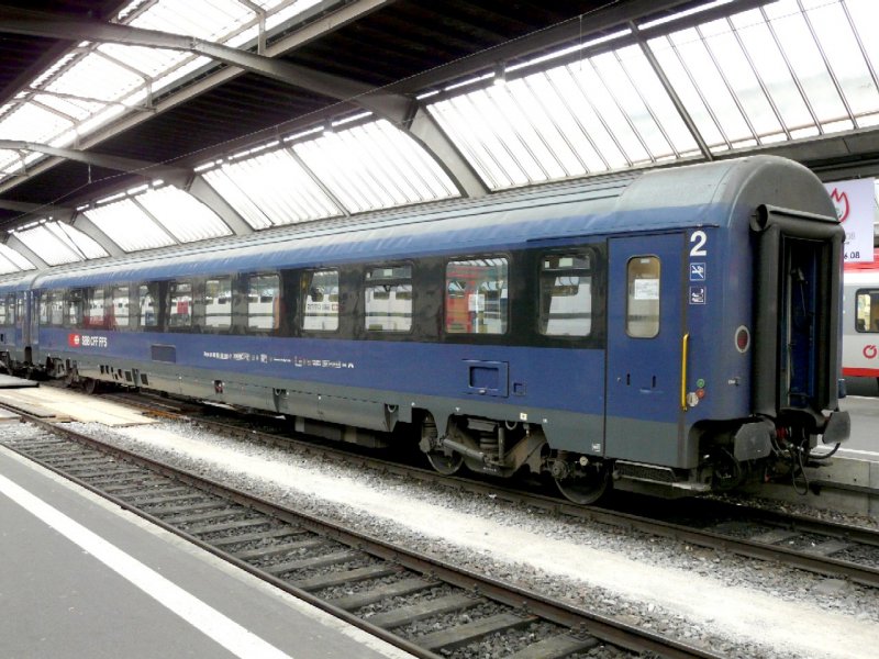 SBB - Bcm 61 85 50-90 100-2 im Hauptbahnhof von Zrich am 19.04.2008