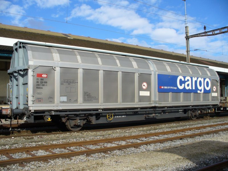 SBB Cargo - Gterwagen Typ Hbbins 21 85 245 1 001-1 im areal des Gterbahnhof von Biel / Bienne  am 02.02.2008