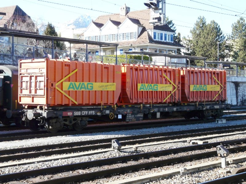 SBB Cargo - Gterwagen Typ  Slps-xy  82 85 472 7 307-2 im Bahnhofsareal von Spiez am 08.02.2008
