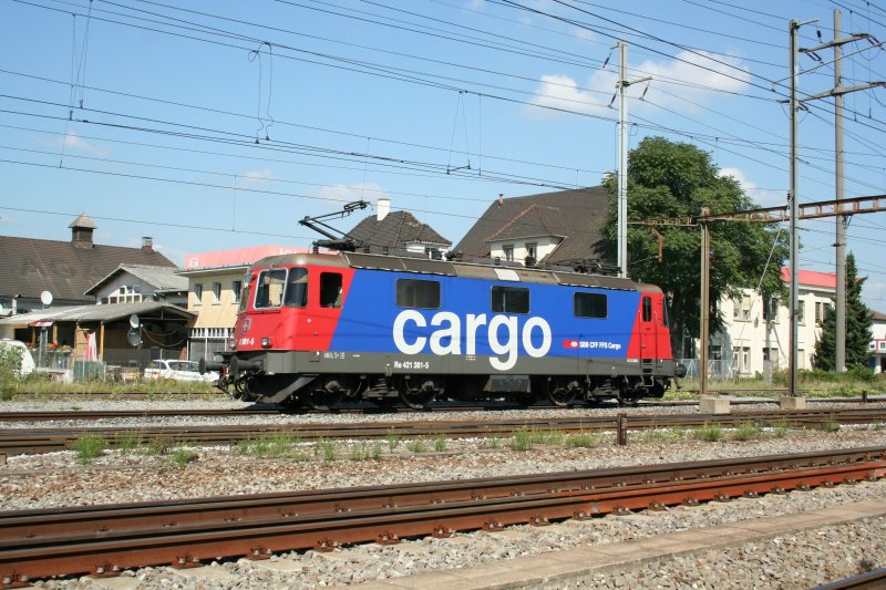 SBB cargo Re 421 381-5 am 27.8.2008 in Pratteln. 
