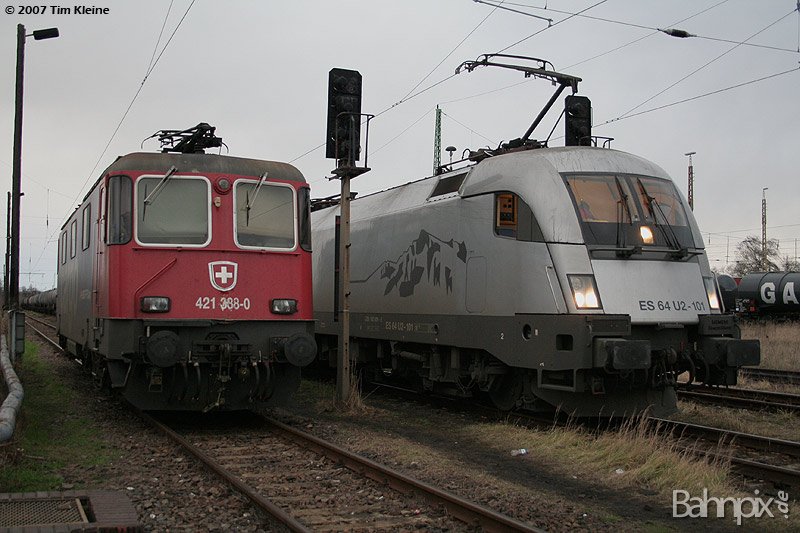 SBB Cargo Re 421 388 und ES 64 U2 101 am 21.01.2007 in Guben.