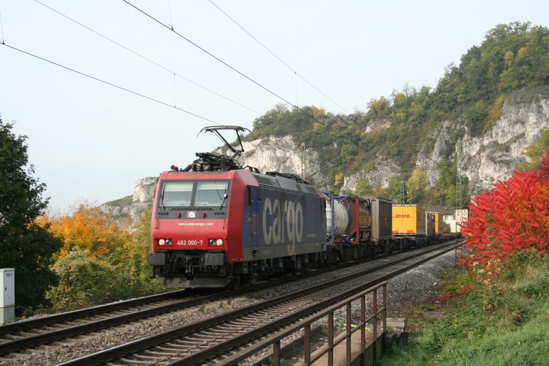 SBB cargo Re 482 000-7 am 12.10.2008 bei Istein. 