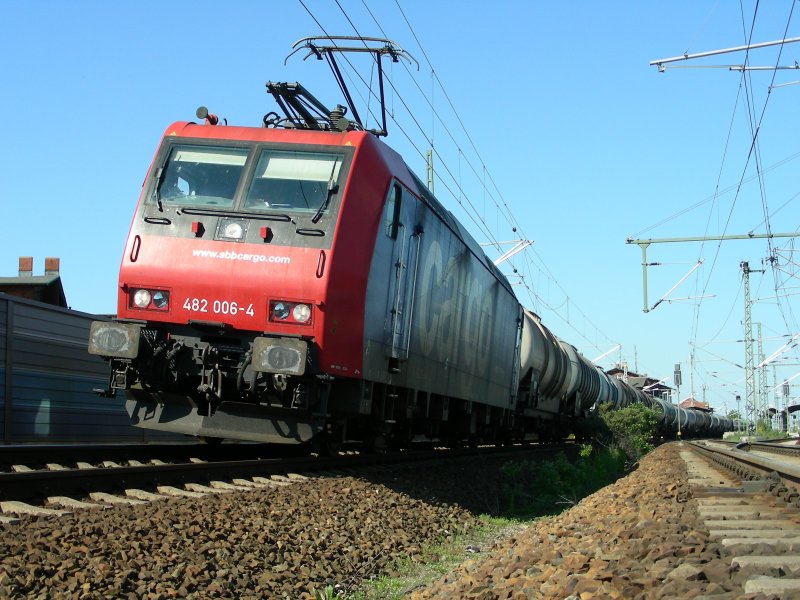 SBB Cargo RE 482 006
Kreuzungshalt im Bf Velgast am 12. 06. 06
