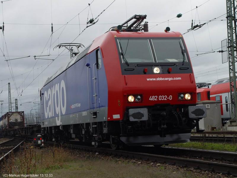 SBB Cargo Re 482 032-0 am 13.12.03 in Basel Bad Bf