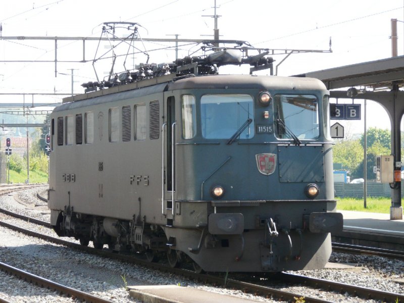 SBB cargo - Wartende Ae 6/6 11515 im Bahnhof von Oensingen am 06.05.2008