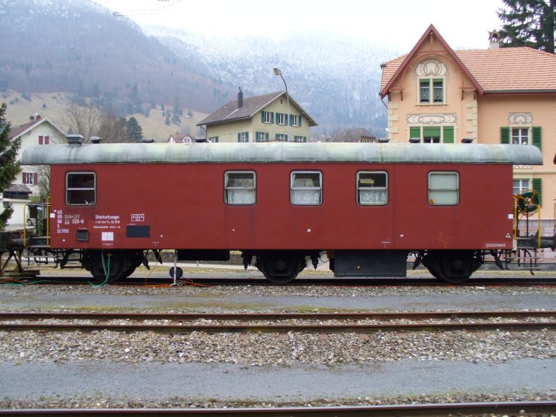 SBB - Dienstwagen / Unterkunftswagen I-UE-Gup Fil Olten mit Heimatbahnhof Basel RB  X 40 85 963 2 225-0 im Bahnhof von Reuchenette-Pry am 16.12.2007
