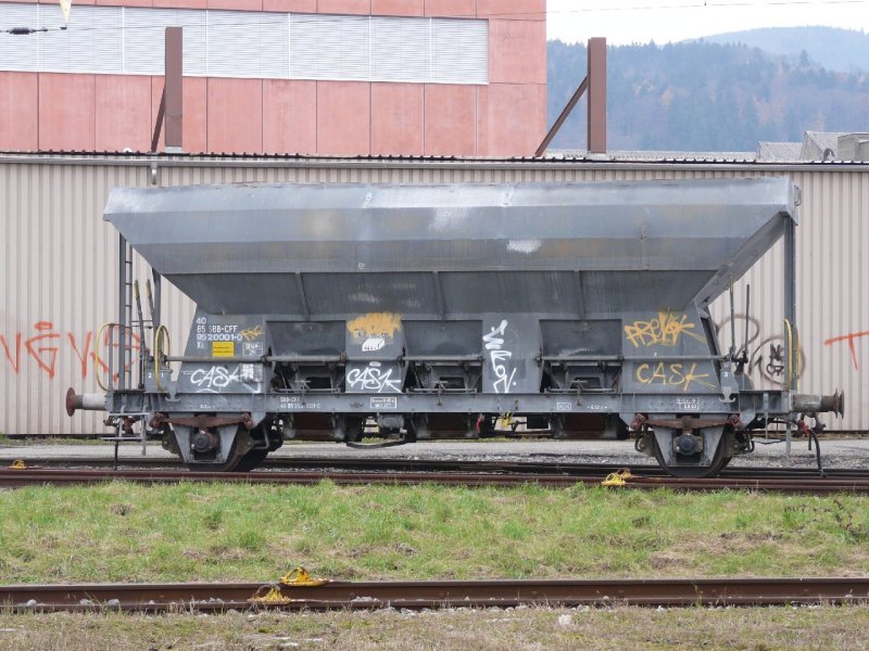 SBB - Dienstwagen Xs 40 85 95 20 001-0 im Gterbahnhof von Biel / Bienne am 25.11.2007