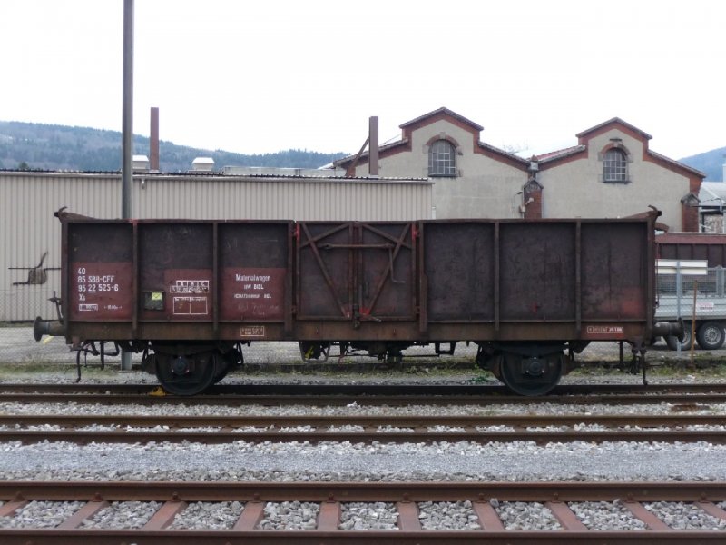 SBB - Dienstwagen Xs 40 85 95 22 525-6 im Gterbahnhof von Biel/Bienne am 25.12.2008