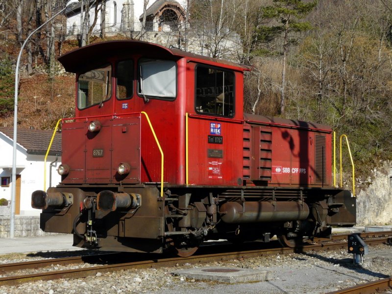 SBB - Diesllok Tm 2/2 8767 abgestellt in Reuchenette-Pery am 21.03.2009