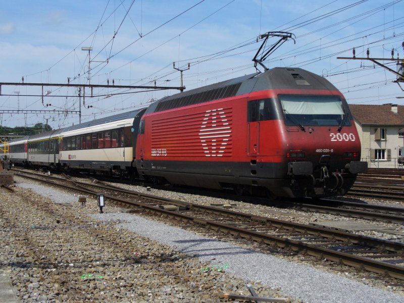SBB - Durchfahrende 460 031-8 mit Schnellzug im Bahnhof von Burgdorf am 30.06.2007