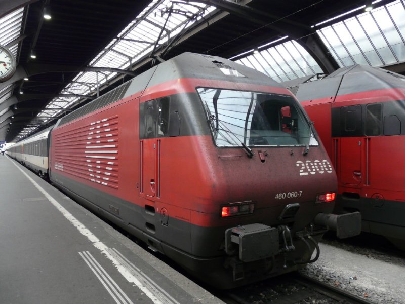 SBB - E-Lok 460 060-7 mit Personenwagen im Hauptbahnhof von Zrich am 04.01.2008