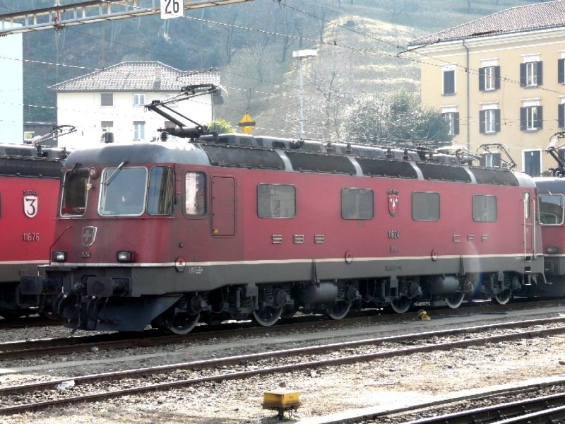 SBB - E-Lok Re 6/6  11624 im Bahnhofsareal von Bellinzona am 23.02.2008