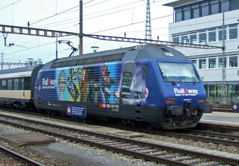 SBB: Eine Werbung fr RailAway trgt zurzeit die Re 460 005  Val d`Anniyiers . (Langenthal, 16.7.09)