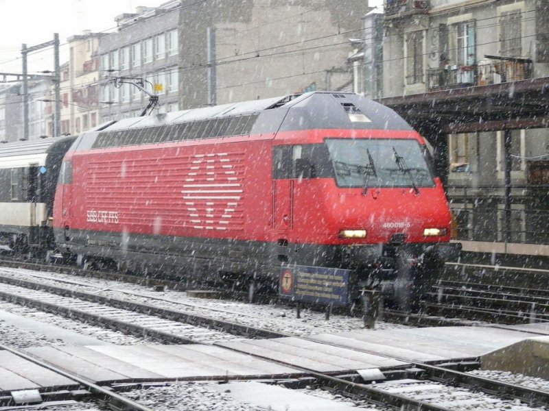 SBB - Einfahrende 460 018-5 im Bahnhof Genf am 31.12.2008