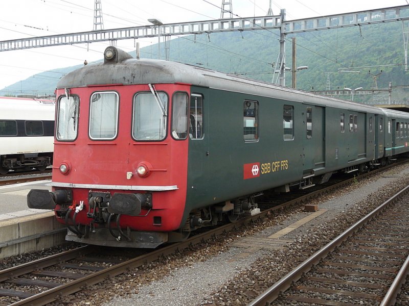 SBB - Gepcksteuerwagen Dt 50 85 92-33 927-1 im Bahnhof von Biel - Bienne am 03.05.2009