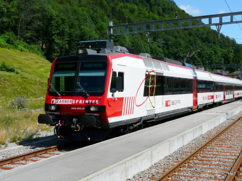 SBB - Glarner Spriner Triebwagen RBDe 4/4  560 201-6 in Linthal am 19.07.2009