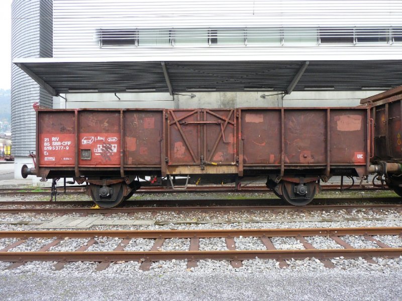 SBB - Gterwagen Typ Es 21 85 519 5 377-9 im SBB Gterbahnhof von Biel-Bienne am 02.11.2008