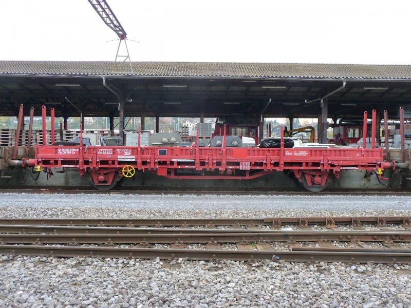 SBB - Gterwagen Typ Ks 21 85 330 2 000-2 im SBB Gterbahnhof von Biel-Bienne am 02.11.2008