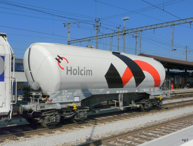 SBB - Gterwagen Uacns  33 85 932 6 057-7 im Bahnhof Pfffikon am 07.09.2009