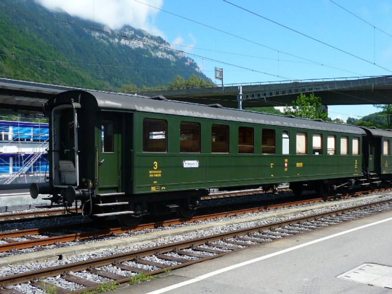SBB Historic - Alter Personenwagen 3 Kl. C 8809 ( 50 85 69-08  809-1 ) mit einem Extrazug unterwegs in Interlaken Ost am 16.08.2008