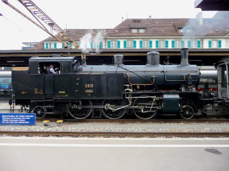SBB Historic - Dampflok Eb 3/5 5819 im Bahnhof Thun am 16.08.2008
