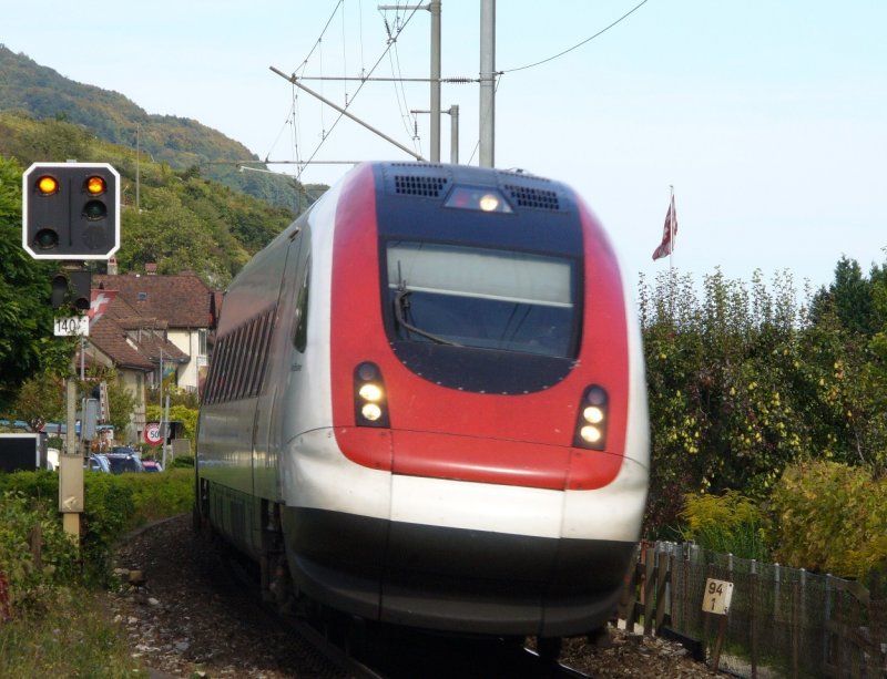 SBB - ICN bei der Durchfahrt im Bahnhof von Ligerz am 29.09.2007