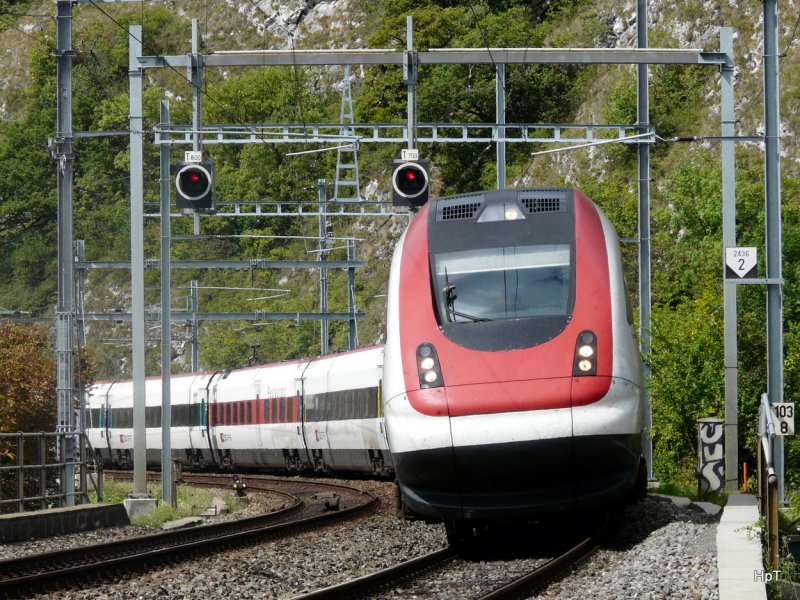 SBB - ICN bei der einfahrt im Bahnhofsareal von Biel am 29.08.2009