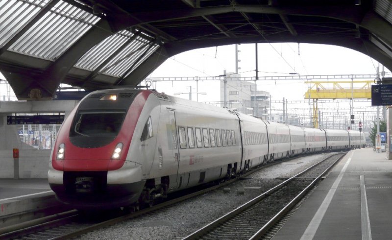 SBB - ICN Jeremias Gotthelf bei der einfahrt in den Hauptbahnhof von Zrich am 04.01.2008