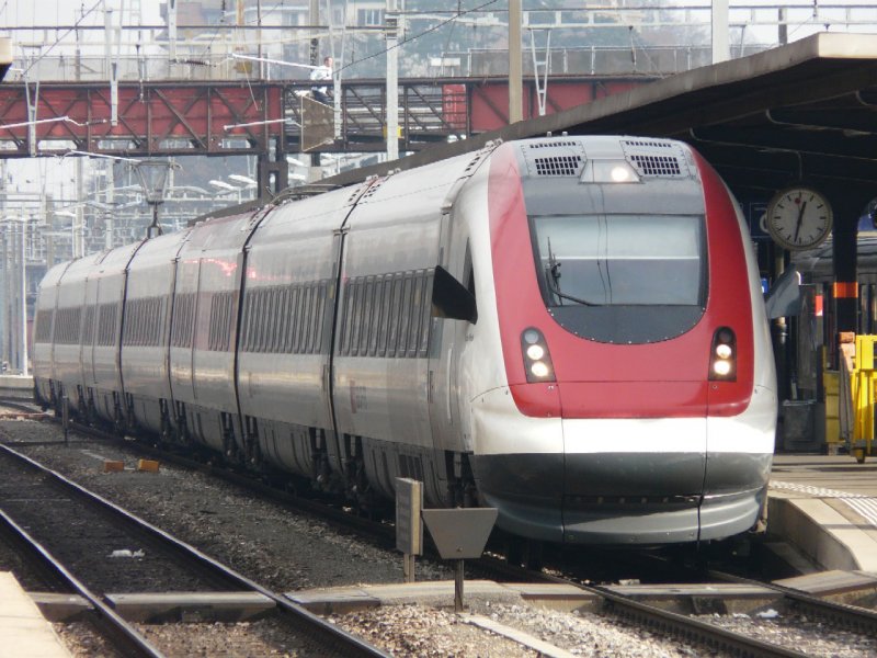 SBB  - ICN Neigezug   Gustav Wenk   im Bahnhof von Neuchatel am 03.01.2008