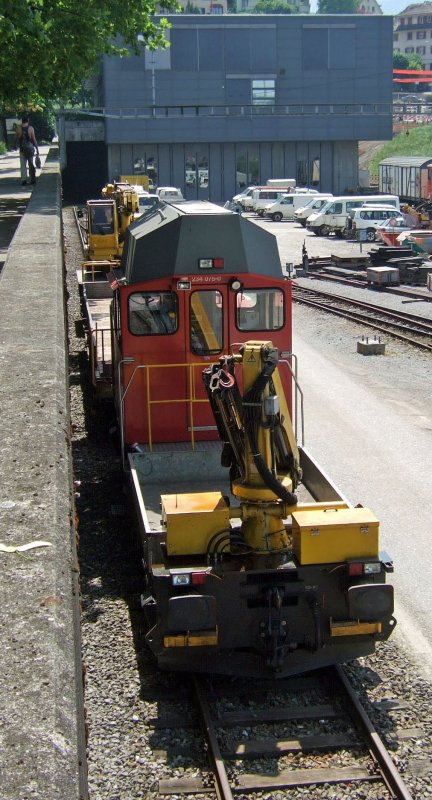 SBB-Infra: Da fuhr er doch eben noch am 20.5.09 durch Rotkreuz und ist nun auf dem hintersten Abstellgleis in Luzern abgestellt. Der Tm 234 075 steht am 23.5.09 in Luzern vor dem ehemaligen Brnigdepot.