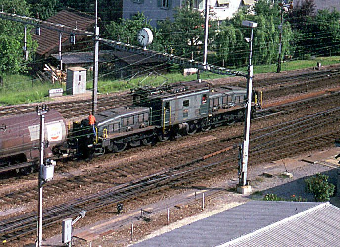 SBB Krokodil Ce 6/8 II 14278 im RB Biel Ostseite an der Arbeit. Extrakt/Vergrsserung des Bildes 296051. Scan ab Dia, Sept. 1981
