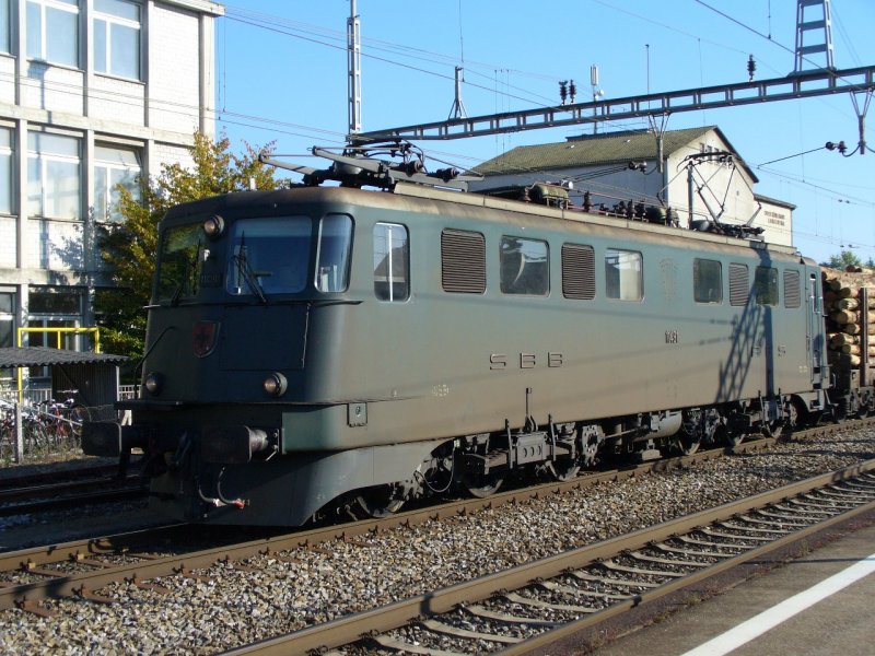 SBB - Oldtimer E-Lok Ae 6/6  11491 im Bahnhofsareal von Langenthal am 21.09.2007