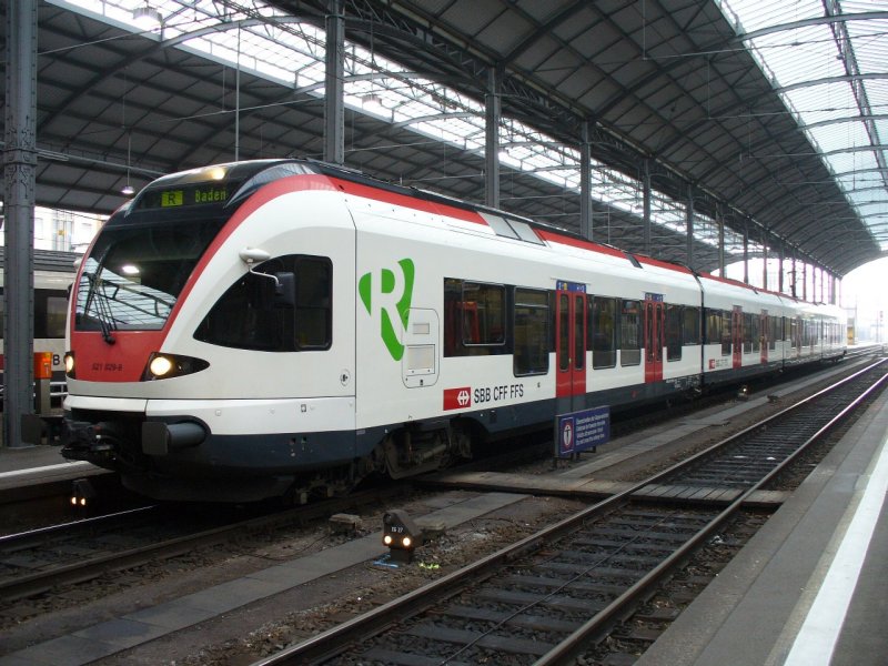 SBB - Pendelzug 521 029-9 als Regio nach Baden im Bahnhof von Olten am 29.12.2007