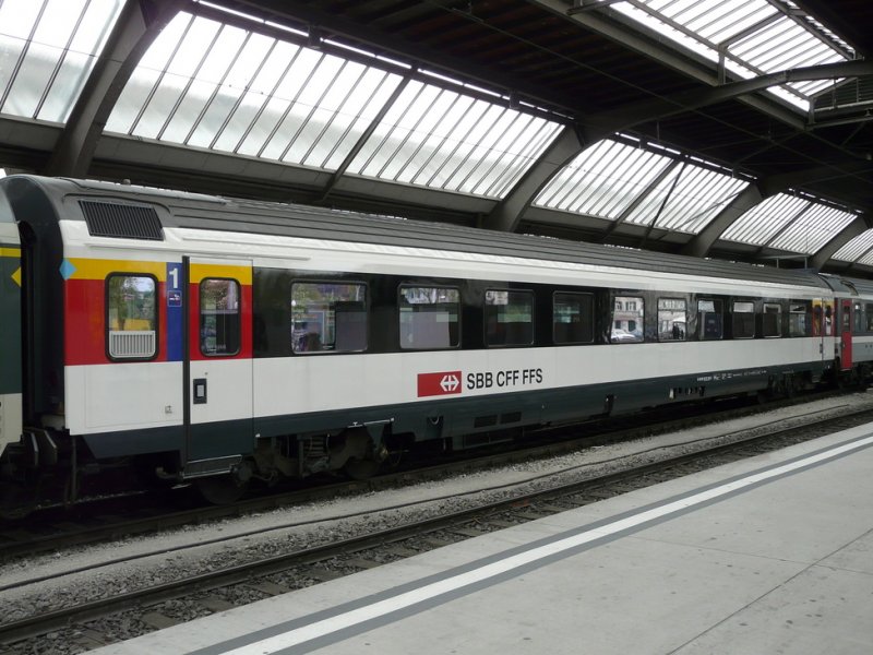 SBB - Personenwagen 1 Kl. A 50 85 10-75 191-2 im Hauptbahnhof von Zrich am 06.05.2009