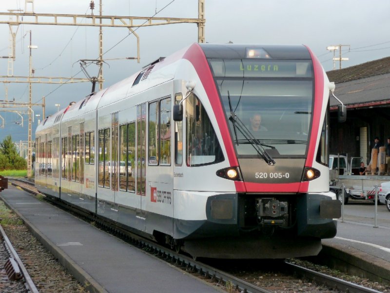 SBB - RABe 520 005-0 im Bahnhof von Lenzburg am 05.09.2008