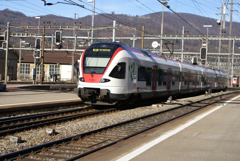 SBB RABe 521 020-8 fhrt am 20.1.08 als S 3 nach Porrentruy in Olten ein.