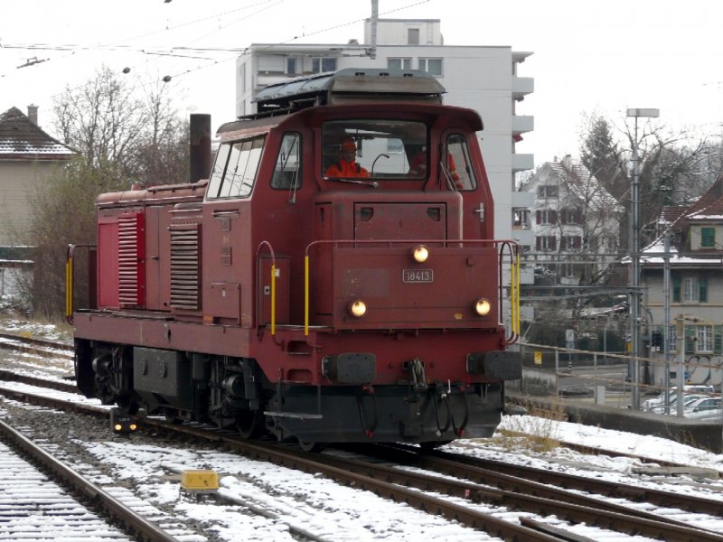 SBB - Rangierlok Bm 4/4 18413 unterwgs im Bahnhof von Biel am 12.12.2008