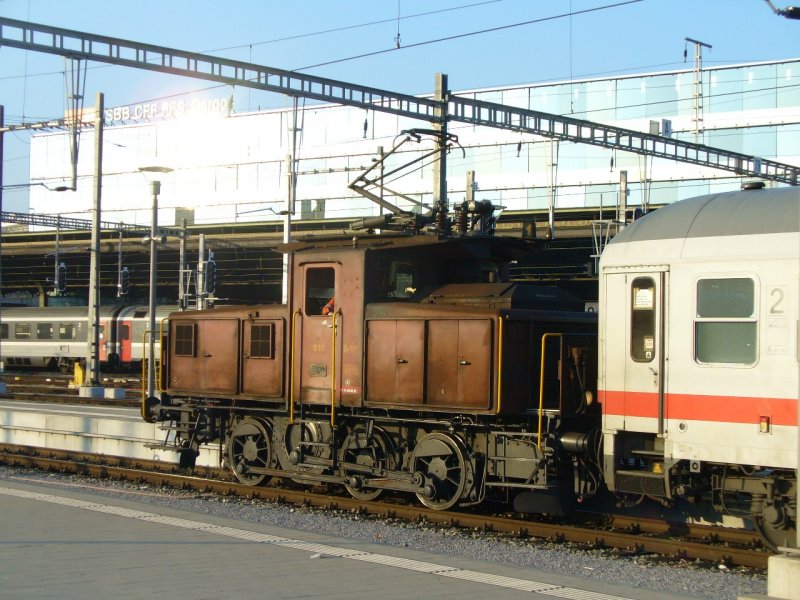 SBB - Rangierlok Ee 3/3 16511 bei Rangierarbeiten im Bahnhof Basel SBB am 03.11.2007