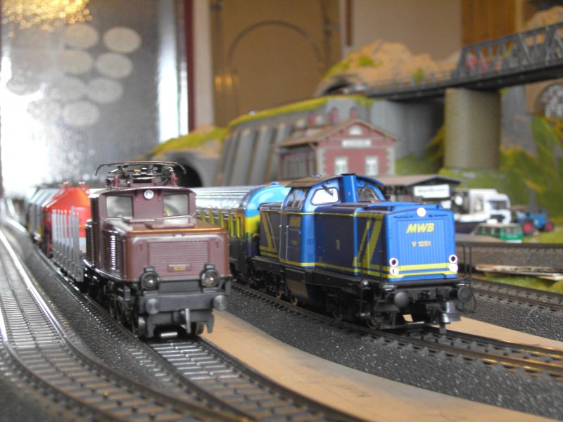 SBB Rangierlok neben MWB V100