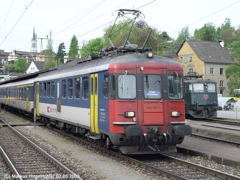 SBB RBe 540 041-1 als RB 18673 Schaffhausen - Singen (Hohentwiel) bei der ausfahrt in Schaffhausen am 02.05.2003
