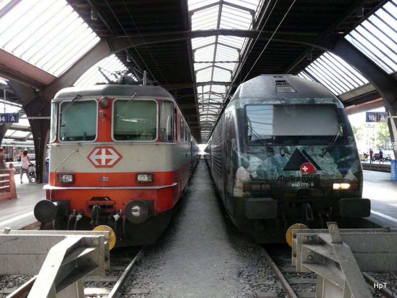 SBB - Re 4/4 11108 und 460 075-5 im Hauptbahnhof von Zrich am 26.07.2009