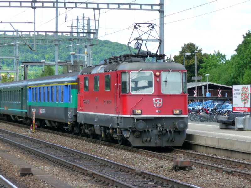 SBB - Re 4/4 11111 unterwegs mit Personenzug bei der einfahrt in den Bahnhof von Liestal am 03.08.2008