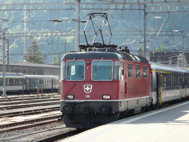 SBB - Re 4/4 11118 mit einem Regio unterwegs im Bahnhof Biel/Bienne am 06.05.2009