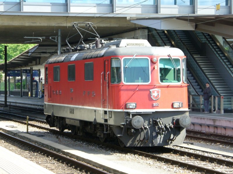 SBB - Re 4/4  11135  im SBB Bahnhof von Basel am 12.05.2007