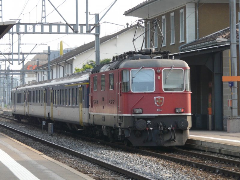 SBB - Re 4/4 11147 mit Regio unterwegs in Morges am 25.09.2008