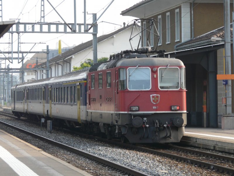 SBB - Re 4/4 11147 mit Regio unterwegs in Morges am 25.09.2008