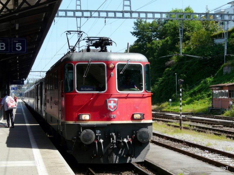 SBB - Re 4/4 11218 vor IR aus Chur im Bahnhof Rorschach am 16.08.2009